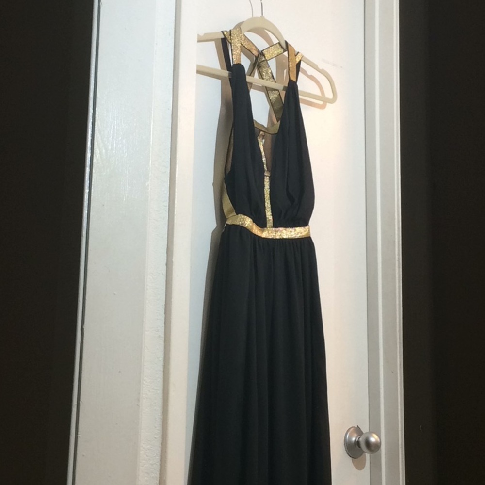 💃🏽Black and Gold Goddess Maxi dress💃🏽